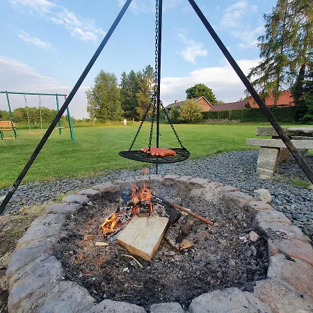 Appartement Czerwony Dworek - Duzy Teren Zielony, Plac Zabaw, Miejsce Na Grilla I Staw Z Mozliwoscia Wedkowania, Boisko