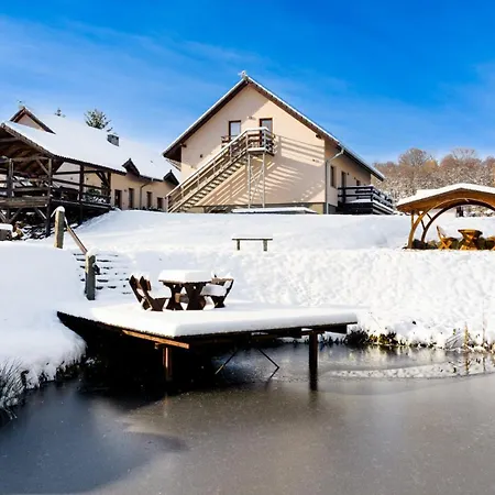 Appartement Czerwony Dworek - Duzy Teren Zielony, Plac Zabaw, Miejsce Na Grilla I Staw Z Mozliwoscia Wedkowania, Boisko