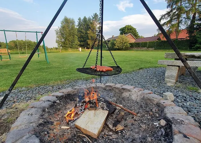 Апартаменты Czerwony Dworek - Duzy Teren Zielony, Plac Zabaw, Miejsce Na Grilla I Staw Z Mozliwoscia Wedkowania, Boisko