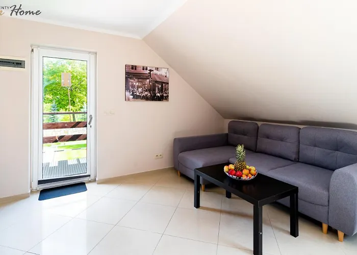 Апартаменты Czerwony Dworek - Duzy Teren Zielony, Plac Zabaw, Miejsce Na Grilla I Staw Z Mozliwoscia Wedkowania, Boisko *