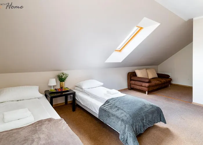 Апартаменты Czerwony Dworek - Duzy Teren Zielony, Plac Zabaw, Miejsce Na Grilla I Staw Z Mozliwoscia Wedkowania, Boisko Мыслаковице